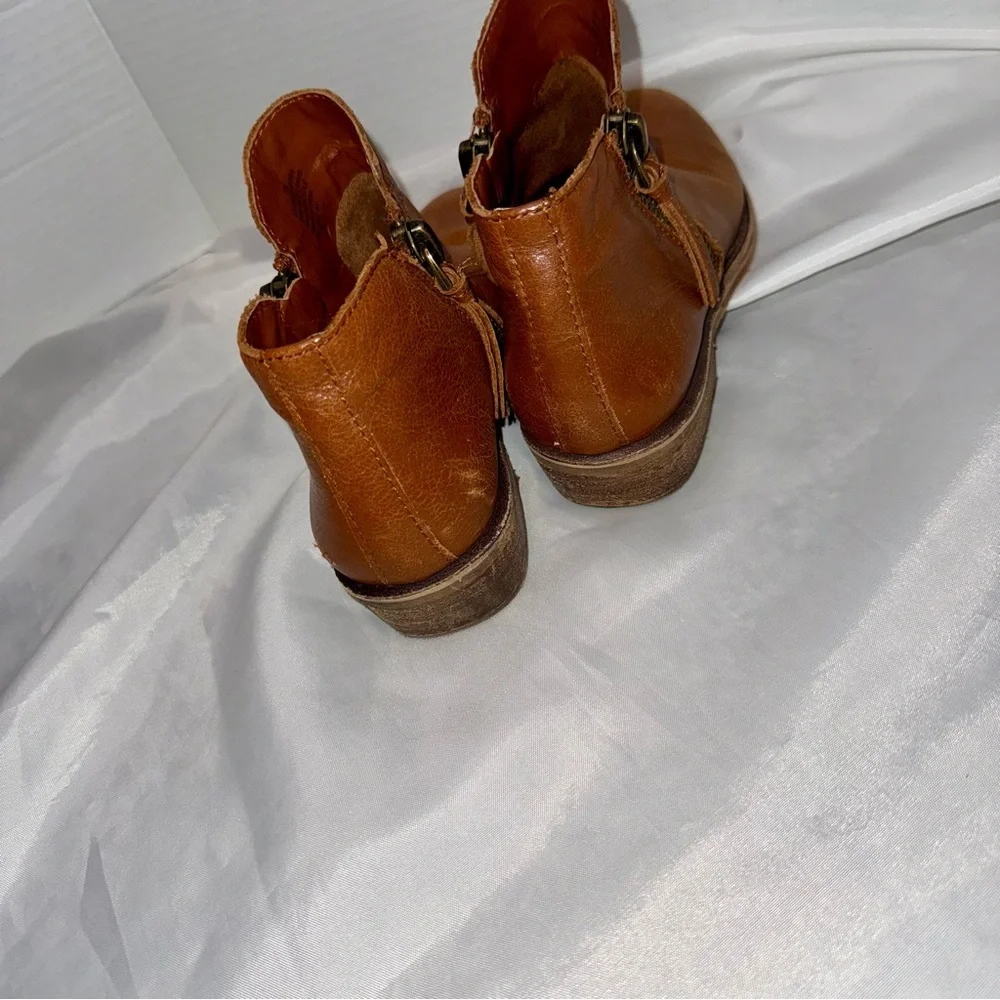 Ladies Size 7 M Brown Leather Ankle Boots w/Zippers‎ Casual Chic Distressed